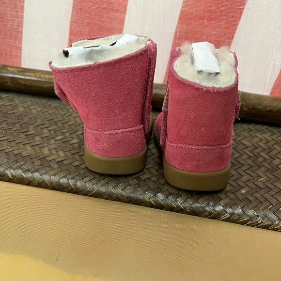 NWOB UGG Toddler kids infants girls Shoes boots warm - Picture 2 of 11